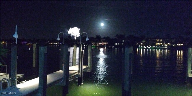 Building Photo - 2357 Gulf Shore Blvd N