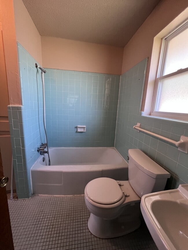 Building Photo - 735 NW 5th St