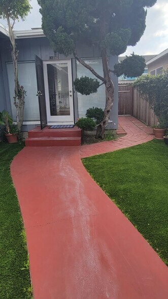 Building Photo - 1430 Manhattan Beach Blvd