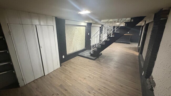 Building Photo - 1430 Golden Dr