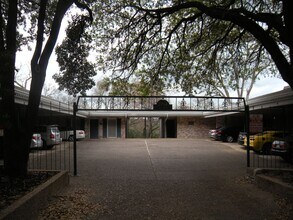Building Photo - San Pedro Square - West Campus - Townhome - Old School Luxery - W/D - Fireplace - Updated Kitchen...