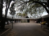 Building Photo - San Pedro Square - West Campus - Townhome - Old School Luxery - W/D - Fireplace - Updated Kitchen...