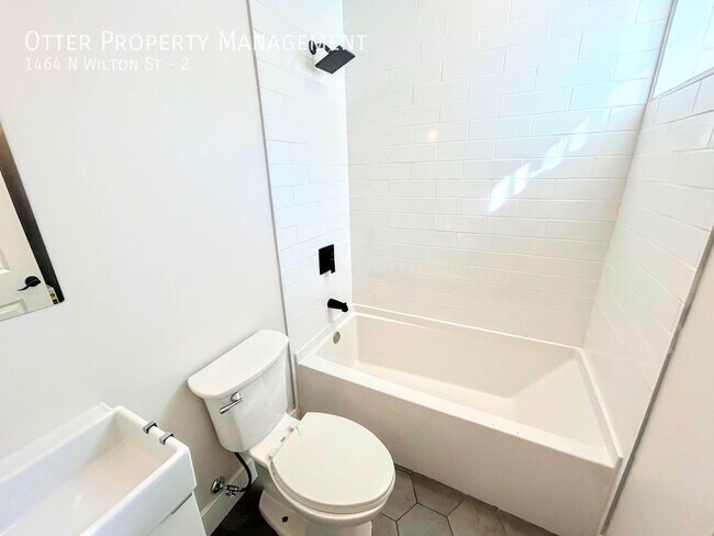 Building Photo - 1464 N Wilton St