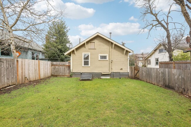 Building Photo - Charming Bungalow  with a Detached Garage!