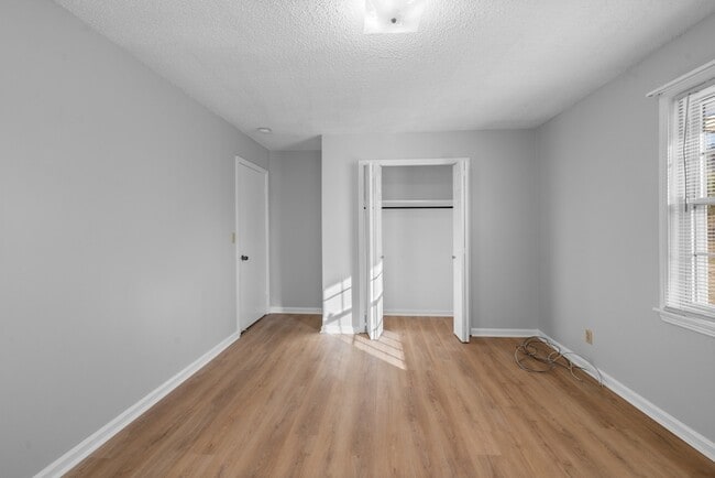 Building Photo - 4012 Oxbow Dr