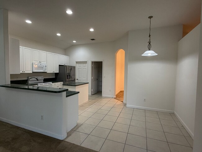 Building Photo - 3205 Brookfield Dr