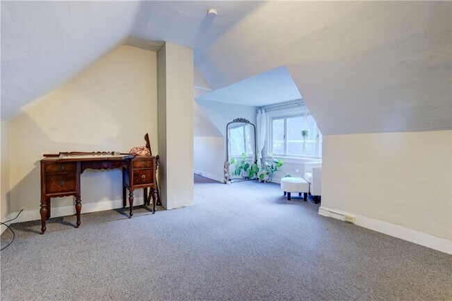 Building Photo - 284 Benton St