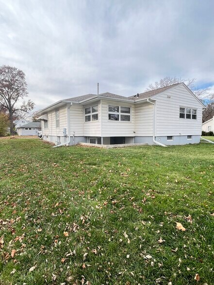 Building Photo - 2116 Iowa St