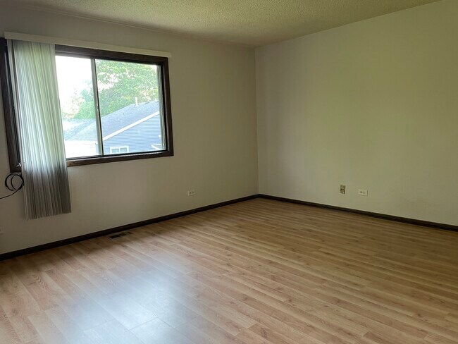 Building Photo - 1448 Merrimac Ln S