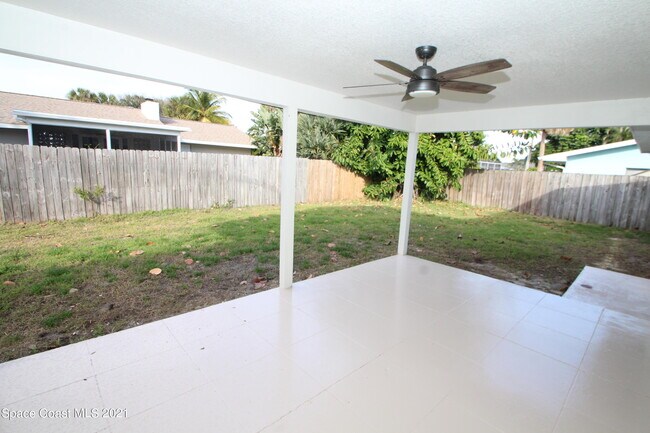 Building Photo - 580 Pine Tree Dr