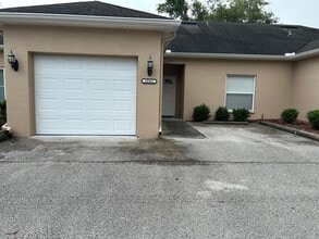 Building Photo - Charming 2 bedroom/ 2 bath condo