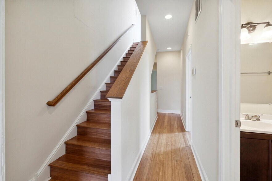 Building Photo - 1832 W Montgomery Ave