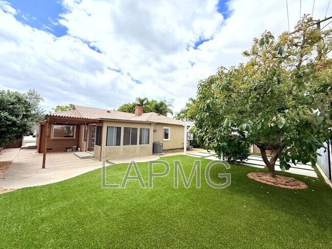 Building Photo - 16457 Gledhill St