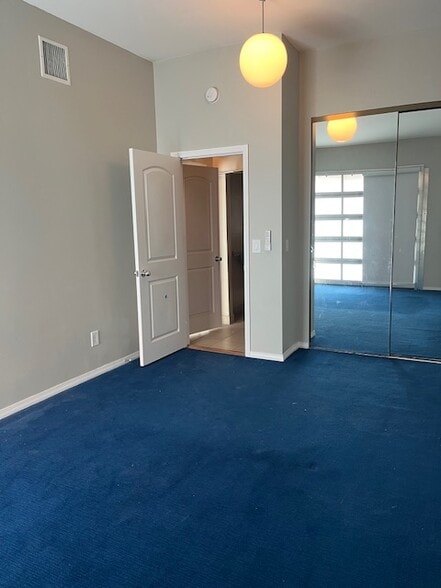 bedroom mirrored closet - 2527 Union St