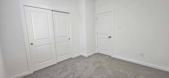 Building Photo - 8442 Bay Oaks Dr