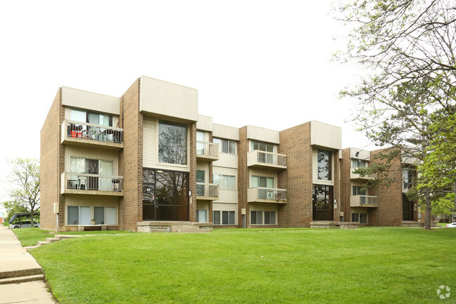 Building Photo - Clovertree Apartments