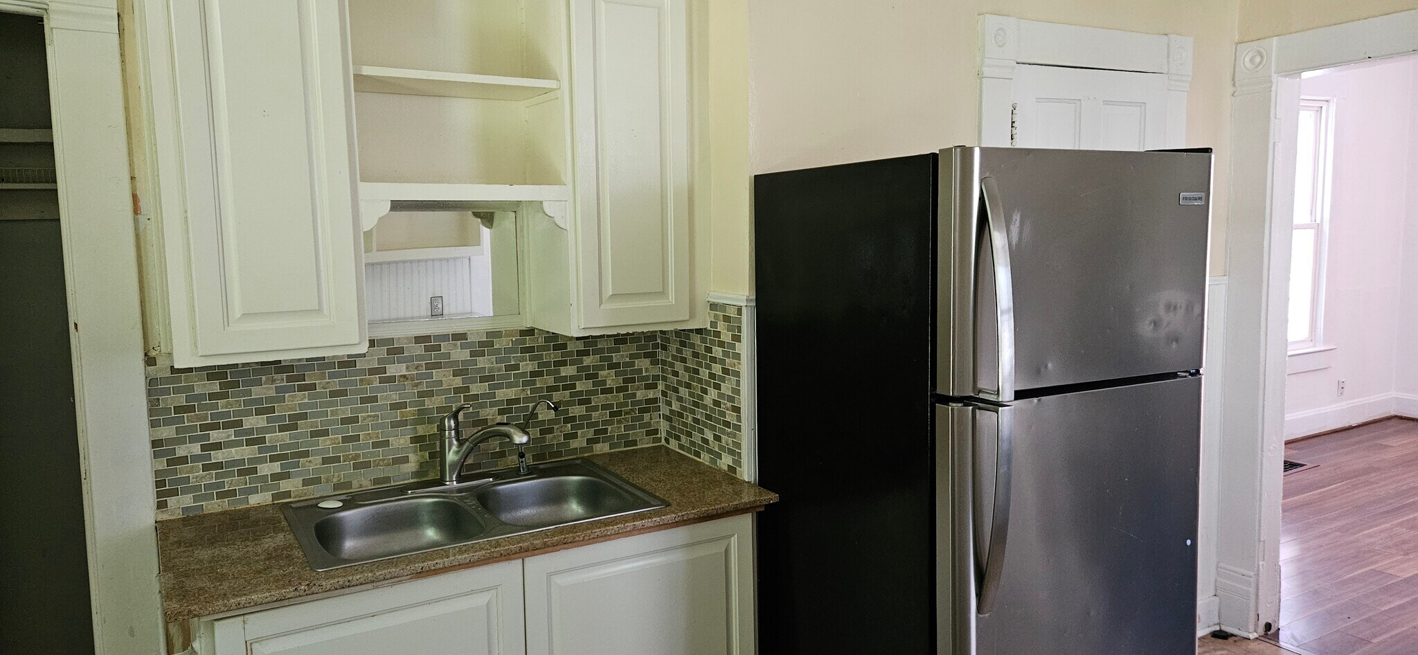 Building Photo - 129 N Bergan Ave