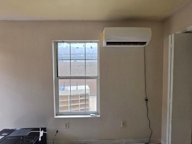Building Photo - 301 Soria Dr