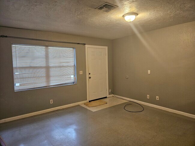 Building Photo - 4276 NW 21st Ave