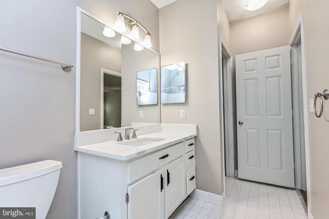 Building Photo - 13070 Autumn Woods Way