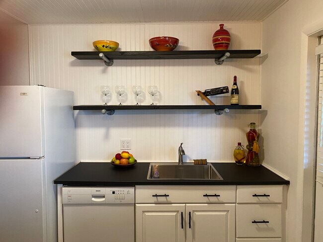 Industrial Style Kitchen - 320 Lakeview St