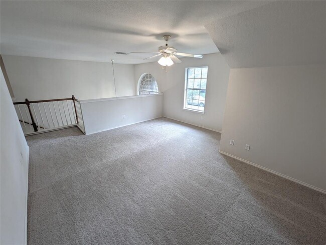 Building Photo - 303 N Carriage Hills Dr