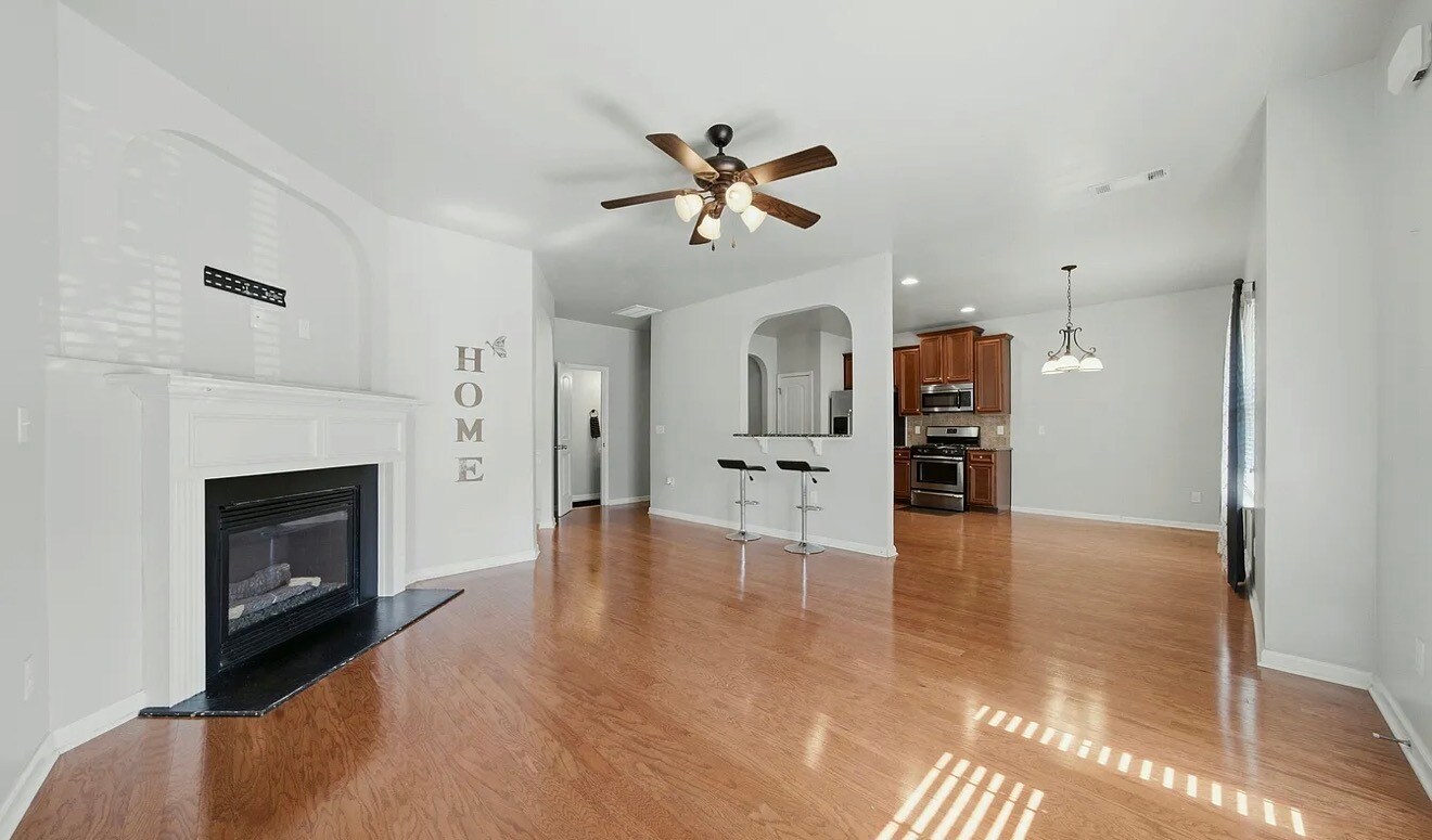 Building Photo - 9 Matador Way
