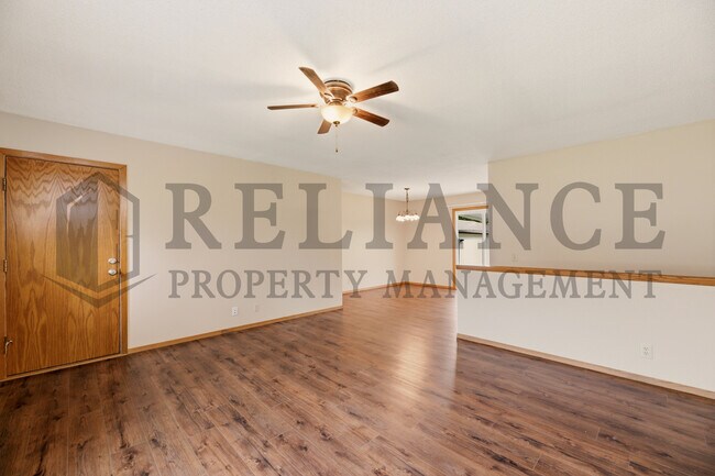 Building Photo - 516 N Lakeside Dr