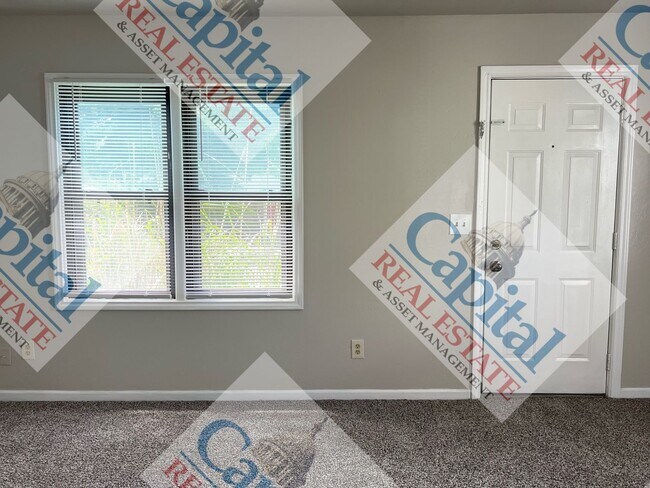 Building Photo - Charming 2 Bedroom