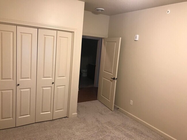 Building Photo - 2810 Bobcat Dr
