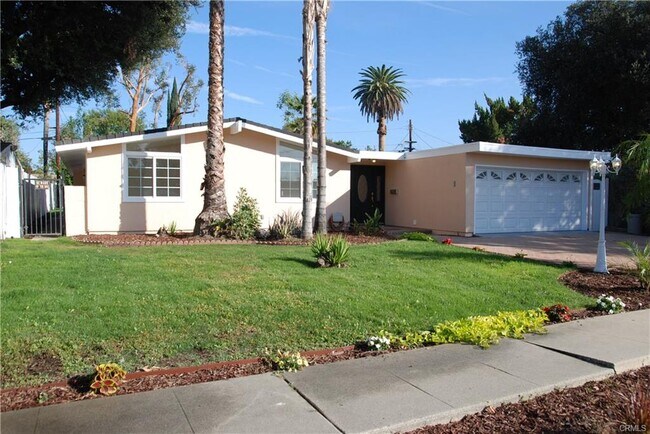 Primary Photo - 6744 Cozycroft Ave