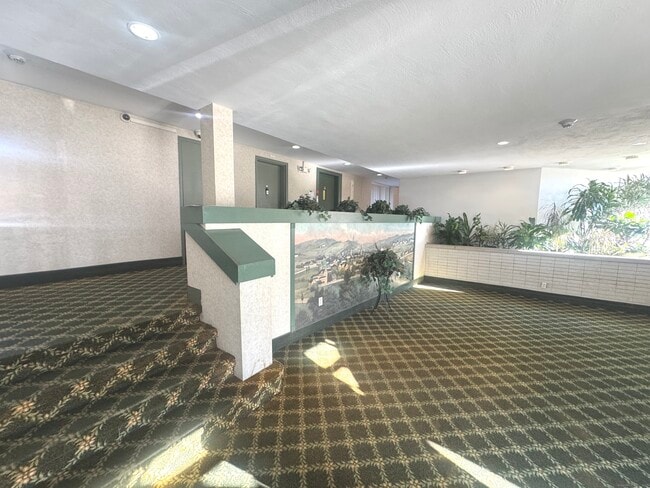 Building Photo - 45 Maple St