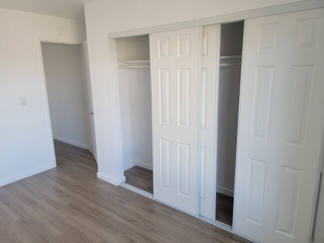 Building Photo - Avenida Aragon