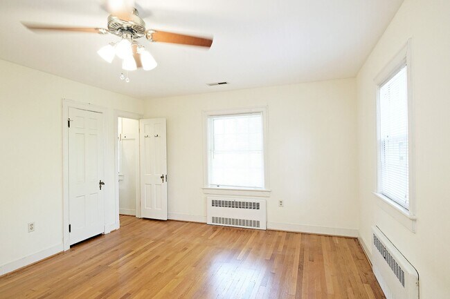 Building Photo - Scottsville Charm! Move-In Ready Home Near Library, Brewery & James River