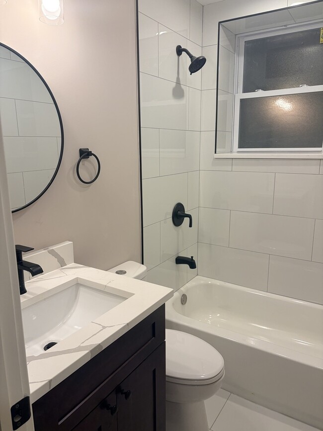 Building Photo - 2719 W Augusta Blvd