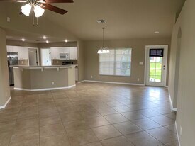 Building Photo - 638 NE Juanita Pl