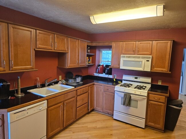 Building Photo - 203 Grandview Ave