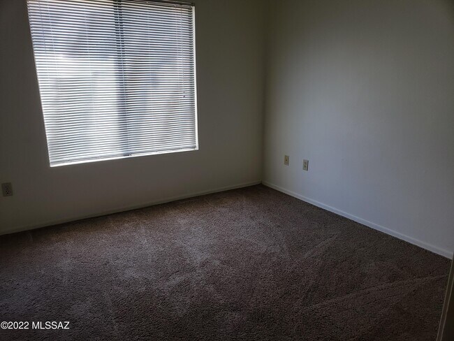 Building Photo - 5751 N Kolb Rd