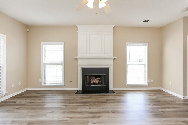 Building Photo - 4425 Ridgefair Dr