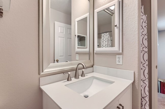 Building Photo - 6745 Brittany Dr