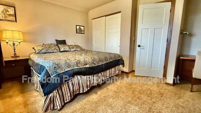 Building Photo - 406 Lundblad Pl