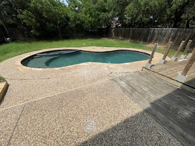 Building Photo - 9235 Ridge Post