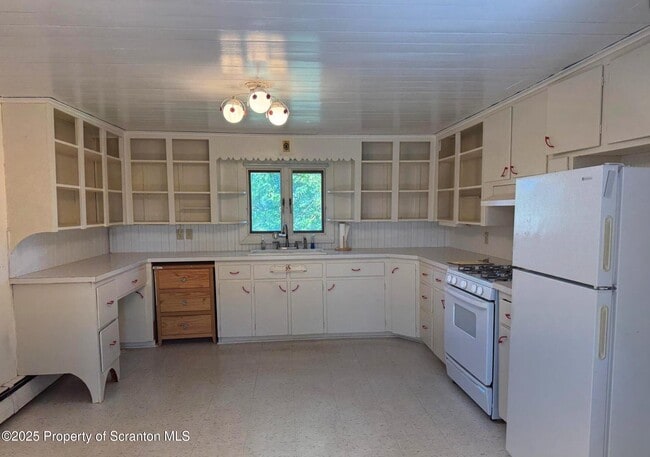 Building Photo - 394 Dennis Rd