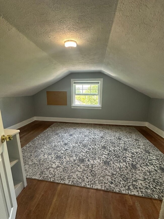 Building Photo - 3 Bedroom House with basement