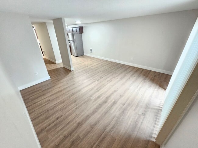 Building Photo - Large Updated 2 Bed, 1.5 Bath Townhouse w/ Washer & Dryer + Off-street Parking