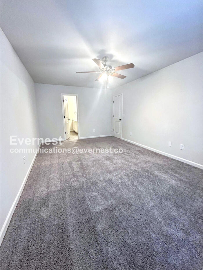 Building Photo - 1600 Sandersted Village Cir