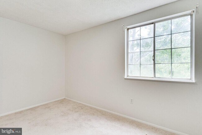 Building Photo - 2841 Shepperton Terrace