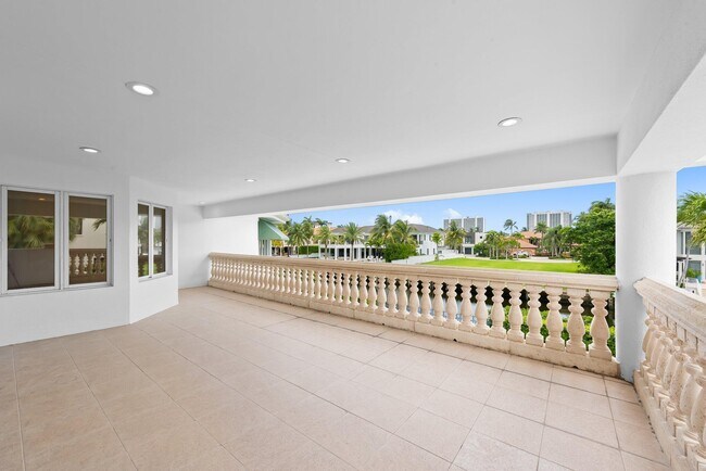 Building Photo - 396 E Coconut Palm Rd