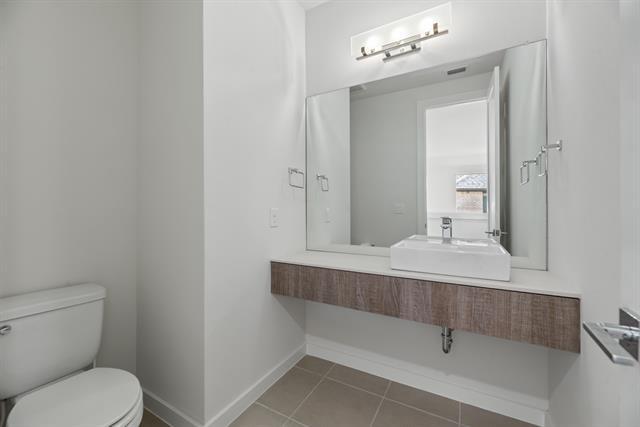 Building Photo - 5160 Statesman Ln