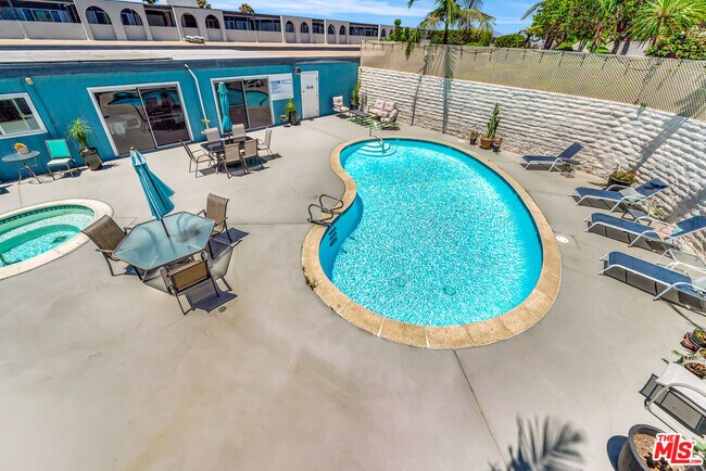 Building Photo - 3606 Vista Rey
